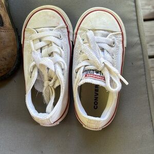 White toddler low top converse